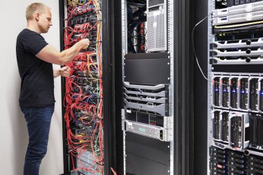 Bu ağ kabloları ile çalışma Danışmanı bağlı sunucular için