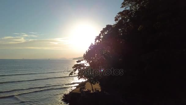 Solnedgång på stranden i Krabi, Thailand — Stockvideo