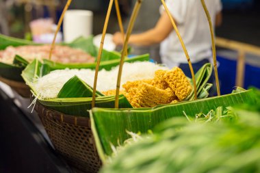 Erişte ve sebze gıda pazarında görüntülenen