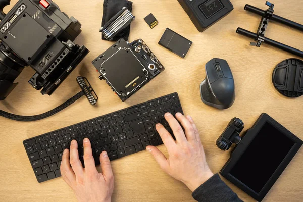 Cropped hands using computer keyboard by various equipment at table — Stock Photo, Image