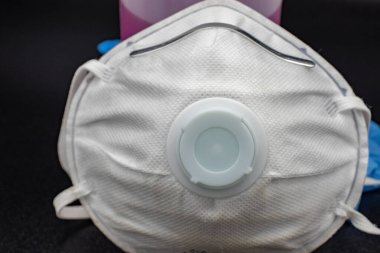 Roma, 25 Nisan 2020. Coronavirus zamanında koruyucu maske, eldiven ve her şeyi alkolle dezenfekte etmek zorunluydu..