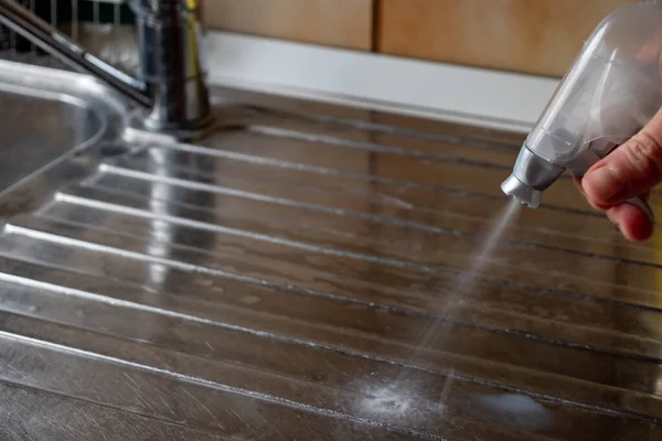 罗马意大利 2020年3月22日 用消毒喷剂清洗房屋表面 以消除细菌和病毒 — 图库照片