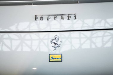 logo ferrari dino eski model eski araba