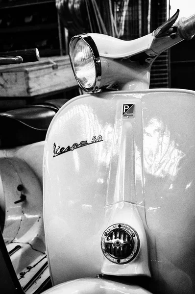 Piaggio Vespa vintage sprint motorino motocicletta moto 50 special — Foto Stock