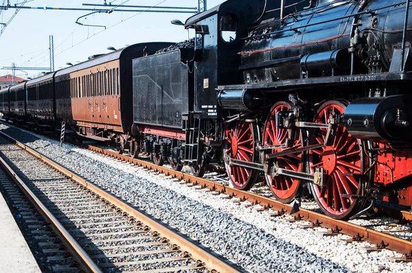 Locomotora de Vapor Vintage en la estación en fano italia —  Fotos de Stock