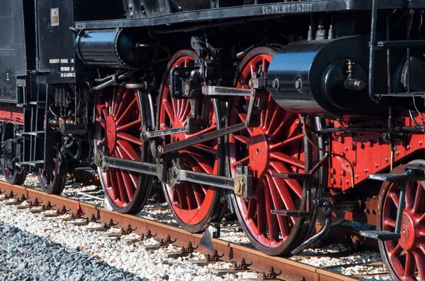 Ročník parní lokomotiva na nádraží v fano, Itálie — Stock fotografie