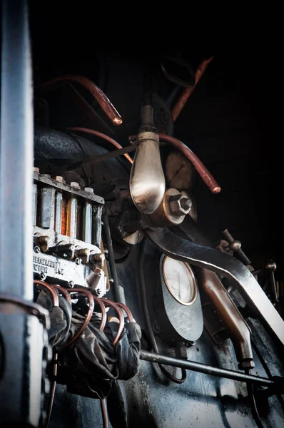 Locomotora de Vapor Vintage en la estación en fano italia —  Fotos de Stock