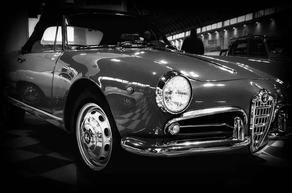 Vintage italiano carro Alfa Romeo Giulietta Spider 1600 — Fotografia de Stock