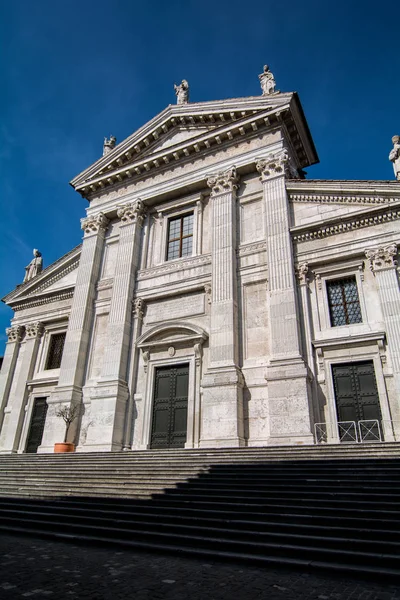 ウルビーノ イタリアの大聖堂。ウルビーノの歴史的な中心は、ユネスコの世界遺産に宣言された表し、ルネサンス建築の絶頂期 — ストック写真