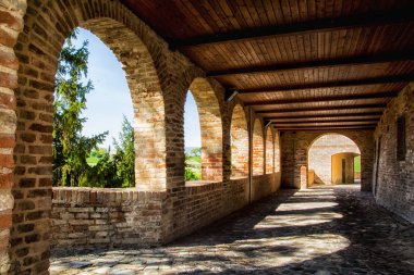 Urbino İtalya'nın Marche bölgesi duvarlı bir şehirdir, 