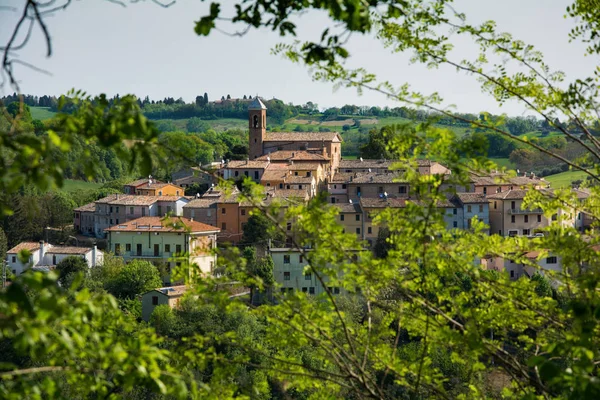 Urbino is een ommuurde stad in de regio Marche Italië, — Stockfoto