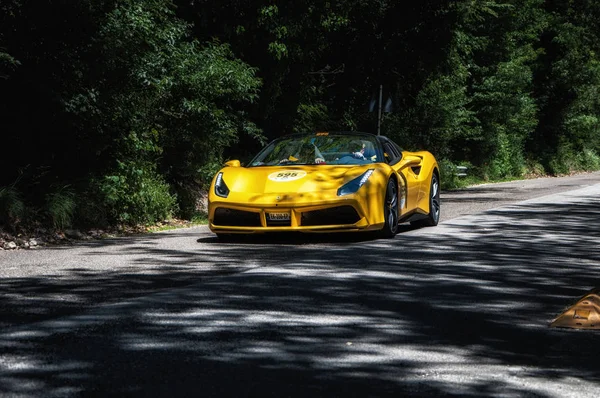 Araba Ferrari 488 örümcek — Stok fotoğraf