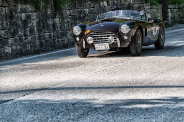 eski model araba A.C. Ace 1957