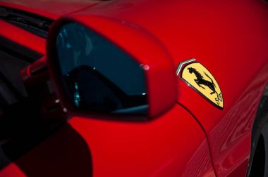  logo kırmızı ferrari araba
