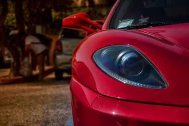  logo kırmızı ferrari araba