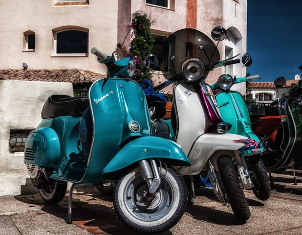 Piaggio Vespa vintage sprint motor scooter — Stockfoto