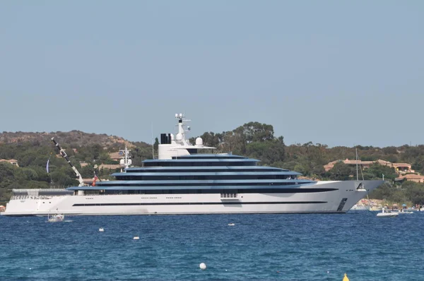 De luxe motorjachten In Costa Smeralda Sardinië — Stockfoto