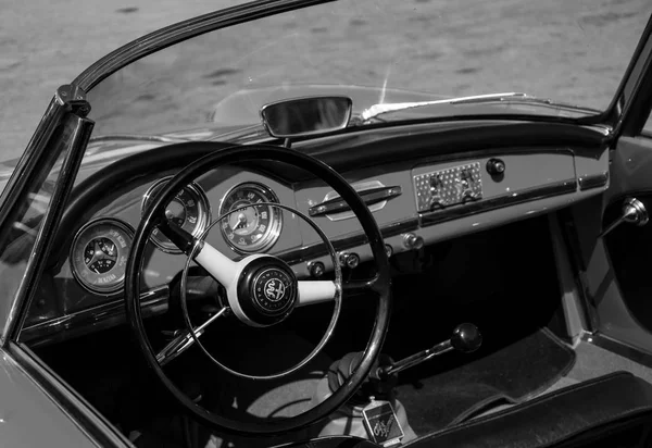 Alfa Romeo Giulietta Spider 1600 (1964) ) — стоковое фото