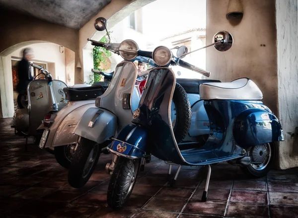 Piaggio Vespa vintage sprint motor scooter — Stockfoto