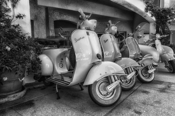 Piaggio Vespa en lambretta vintage sprint motor scooter — Stockfoto