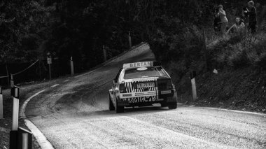 Lancia Delta Evo 1994 eski yarış araba ralli