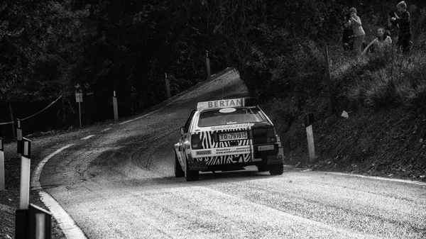 Lancia Delta Evo 1994 staré závodní auto rally — Stock fotografie