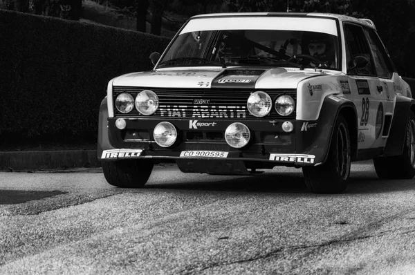 FIAT 131 ABARTH 1977 การชุมนุมรถแข่งเก่า — ภาพถ่ายสต็อก