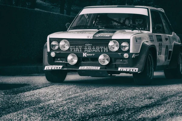 FIAT 131 ABARTH 1977 rally de coches de carreras de edad — Foto de Stock