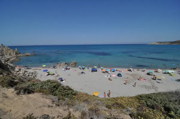 Maiore in sardinia gallura mit dem blauen meer — Stockfoto