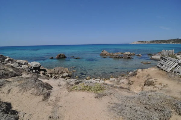 Maiore i Sardinien Gallura med Blue Sea — Stockfoto