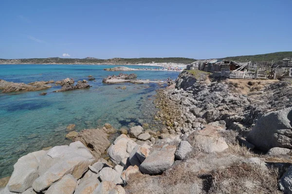 MAIORE À SARDINIA GALLURA AVEC LA MER BLEU — Photo