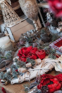  Noel ağacı süsleme biblo dekore edilmiş Noel ağacı üzerinde