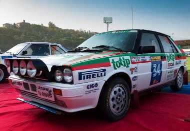 Lancia Delta Hf 4wd 1986 eski yarış otomobili ralli efsanesi 2017 ünlü San Marino Tarihi yarış