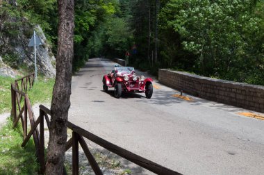 Alfa Romeo 6c 1750 Gran spor 1931 Rallisi'nde Mille Miglia 2017 ünlü İtalyan tarihi eski bir yarış araba yarışı (1927-1957) üzerinde 19 Mayıs 2017
