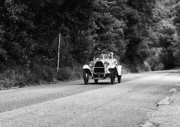 Bugatti Type 1925On รถแข งเก าในการช Mille Miglia 2017 การแข — ภาพถ่ายสต็อก