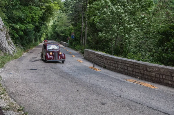 Gola Del Furlo Italia Mayo Fiat 1100 1948 Viejo Coche — Foto de Stock