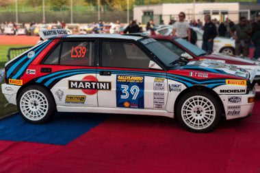 San Marino, San Marino - Ott 21-2017: Lancia Delta Int 16v 1994 eski yarış araba ralli Legend 2017 ünlü San Marino Tarihi yarış