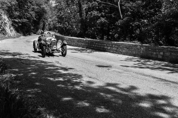 Mille Miglia 2017 유명한 이탈리아 역사적인 경주에서에서 Gola Furlo 이탈리아 — 스톡 사진