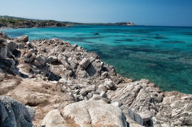 Ünlü Rena Maiore Sardunya Gallura mavi deniz, plaj