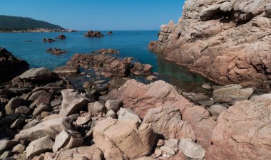 Sardunya Costa Paradiso kayalık kıyı şeridi