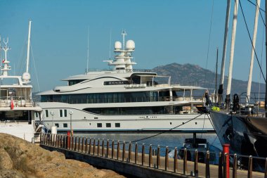 Olbia Sardinia, 19 Ağustos 2019: Olbia Limanı 'ndaki Maxy yatı