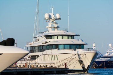 Olbia Sardinia, 19 Ağustos 2019: Olbia Limanı 'ndaki Maxy yatı