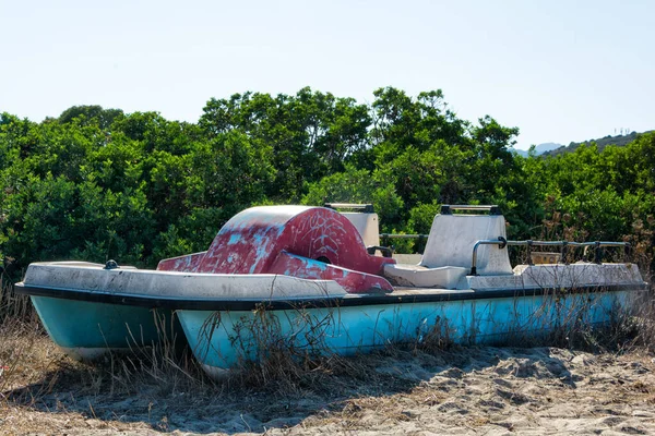 Заброшенная Весельная Лодка Сардиния Вершине — стоковое фото