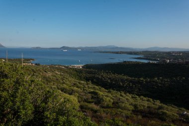 Sardunya golfo aranci 'deki beyaz plajın panariamik manzarası