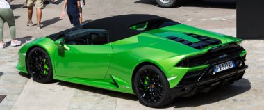 Porto Cervo, İtalya - 13 Ağustos 2019 : Spor otomobil Lamborghini in porto cervo