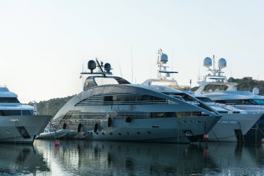 Olbia Sardinia, 19 Ağustos 2019: Olbia Limanı 'ndaki Maxy yatı