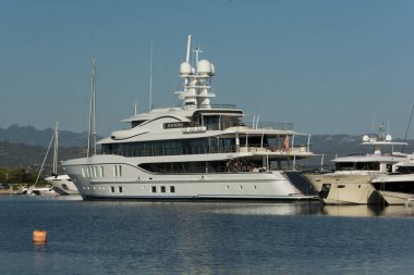 Olbia Sardinia, 19 Ağustos 2019: Olbia Limanı 'ndaki Maxy yatı