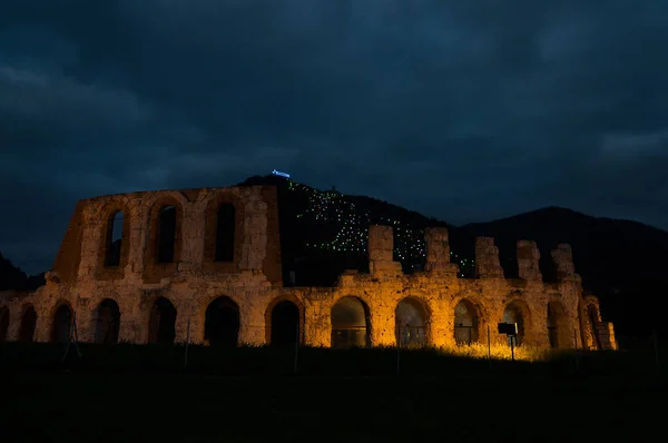 Pohled Zřícenin Římského Amfiteátru Noci Gubbio Itálie — Stock fotografie