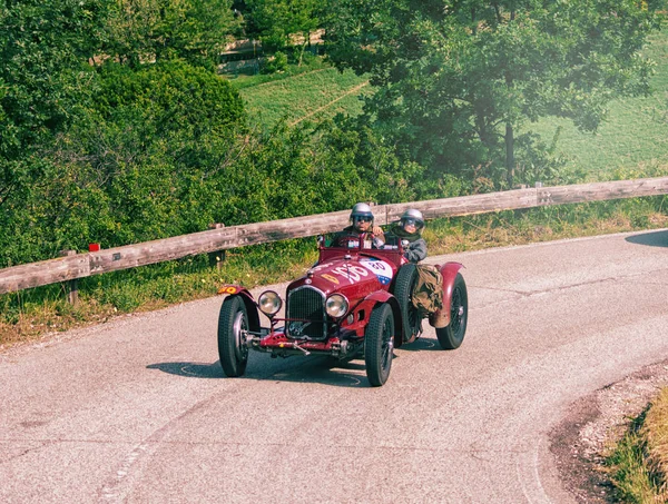 アルファロメオティポB 2900 1932年ラリーで古いレースカーでミル ミリア2018有名なイタリアの歴史的なレース 1927年 1957年 — ストック写真