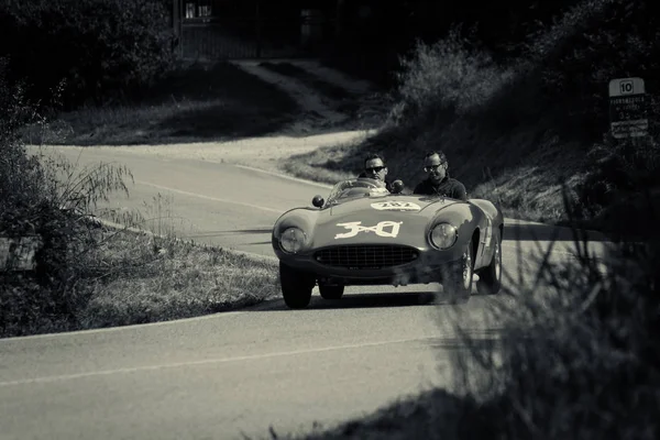 法拉利500 Mondial Spider Scaglietti 1954 Old Racing Car Rally Mille — 图库照片